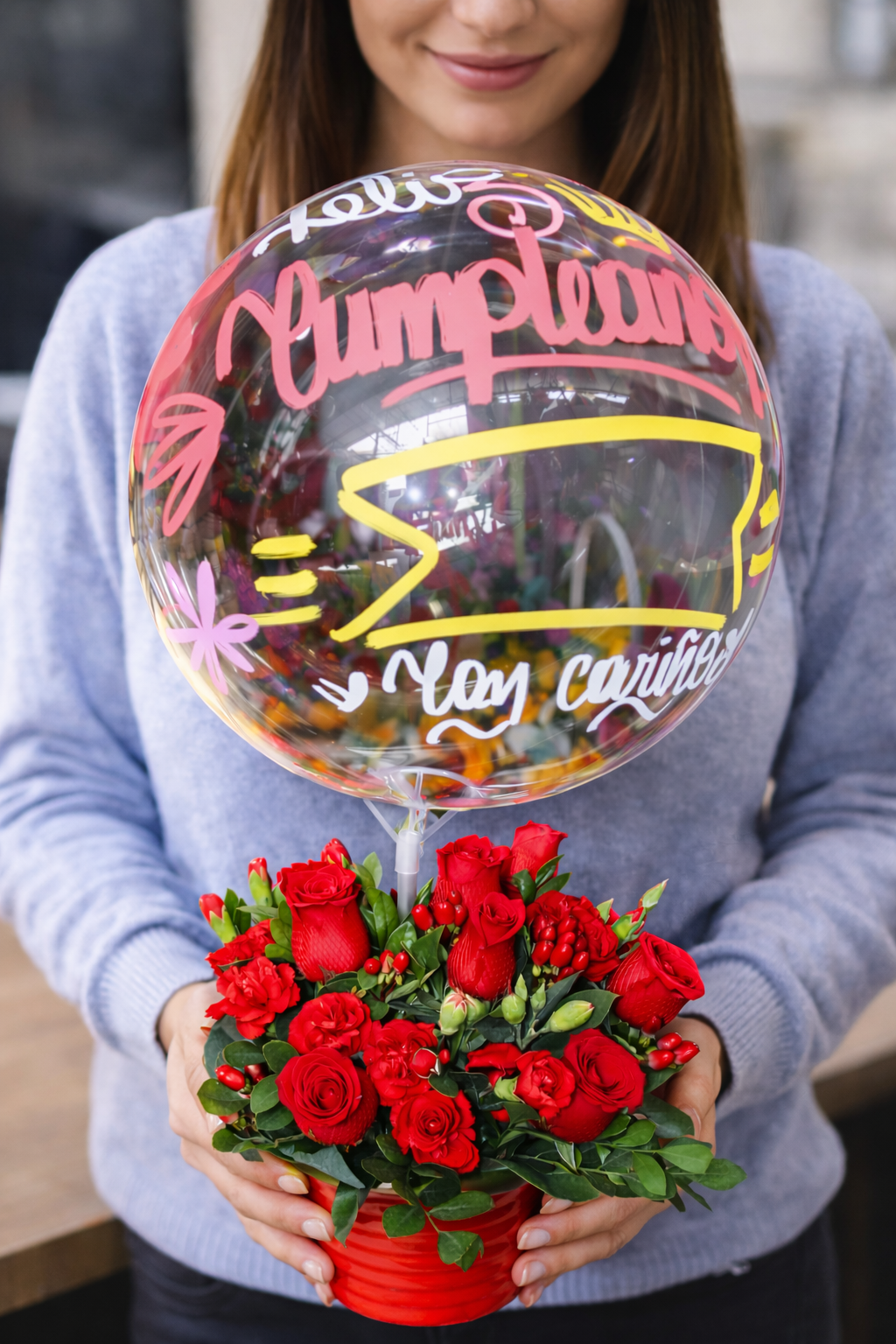 Arreglo Floral con Globo Personalizado