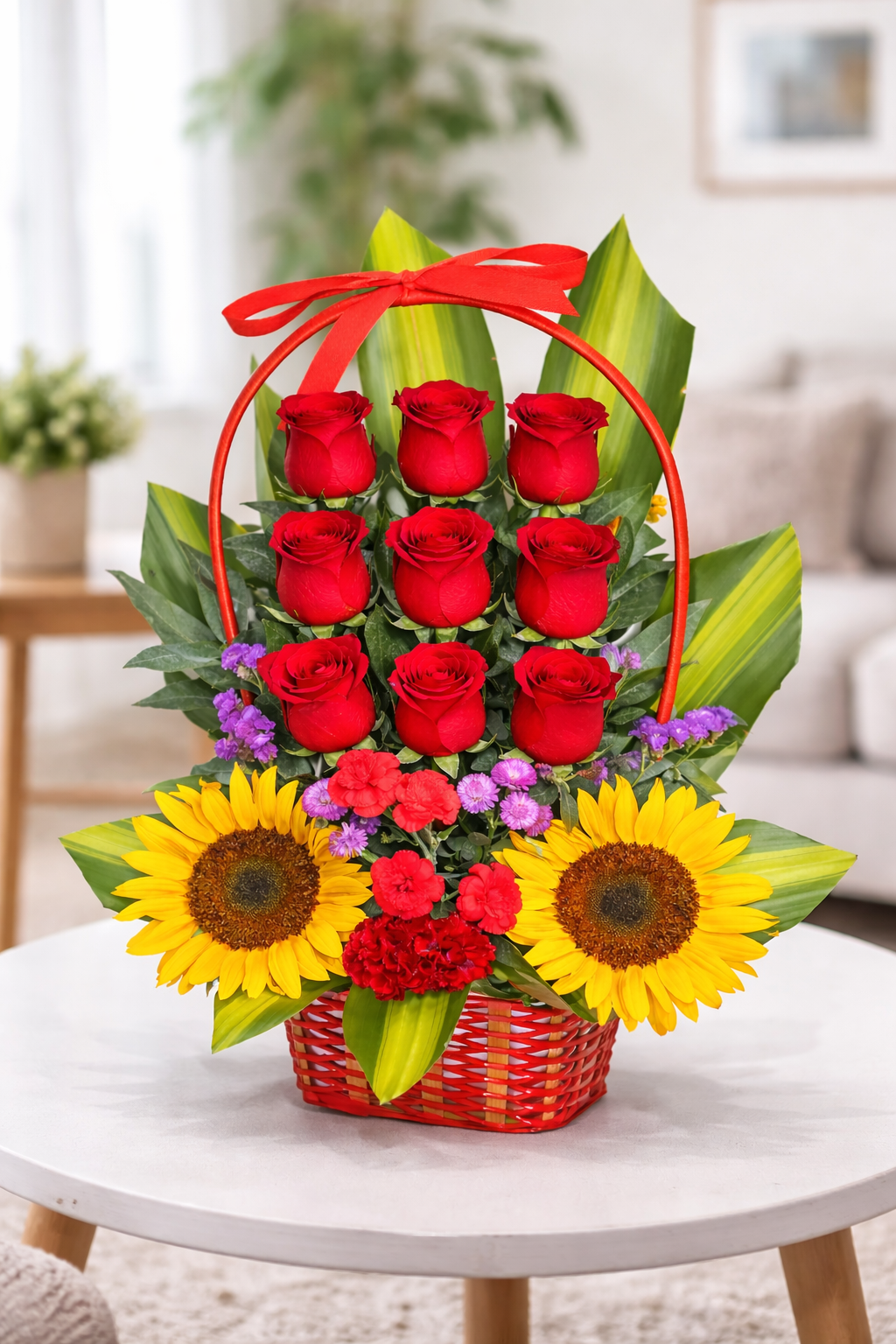 Canasta Floral de Rosas y Girasoles