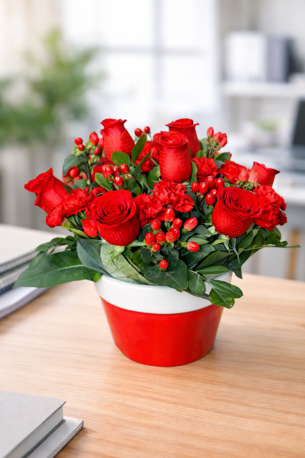 Maceta Floral Rojo Pasión – Intensidad y Elegancia